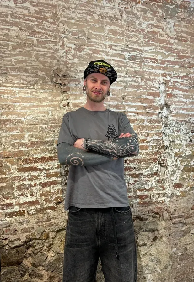 Federico, mestre barber i soci fundador d'El Barber BCN a Gràcia, Barcelona